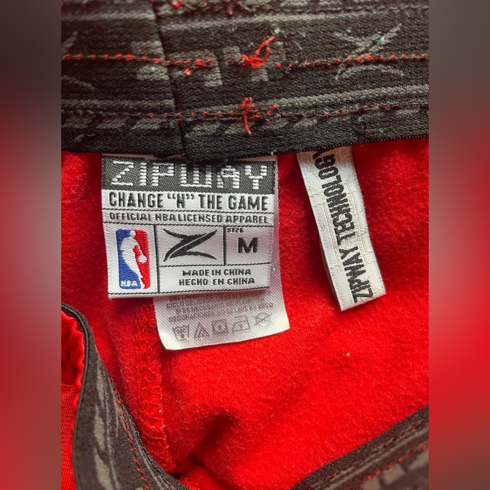 Chicago Bulls Kids Red Athletic Set 2 Top Button Size Medium - Picture 12 of 13
